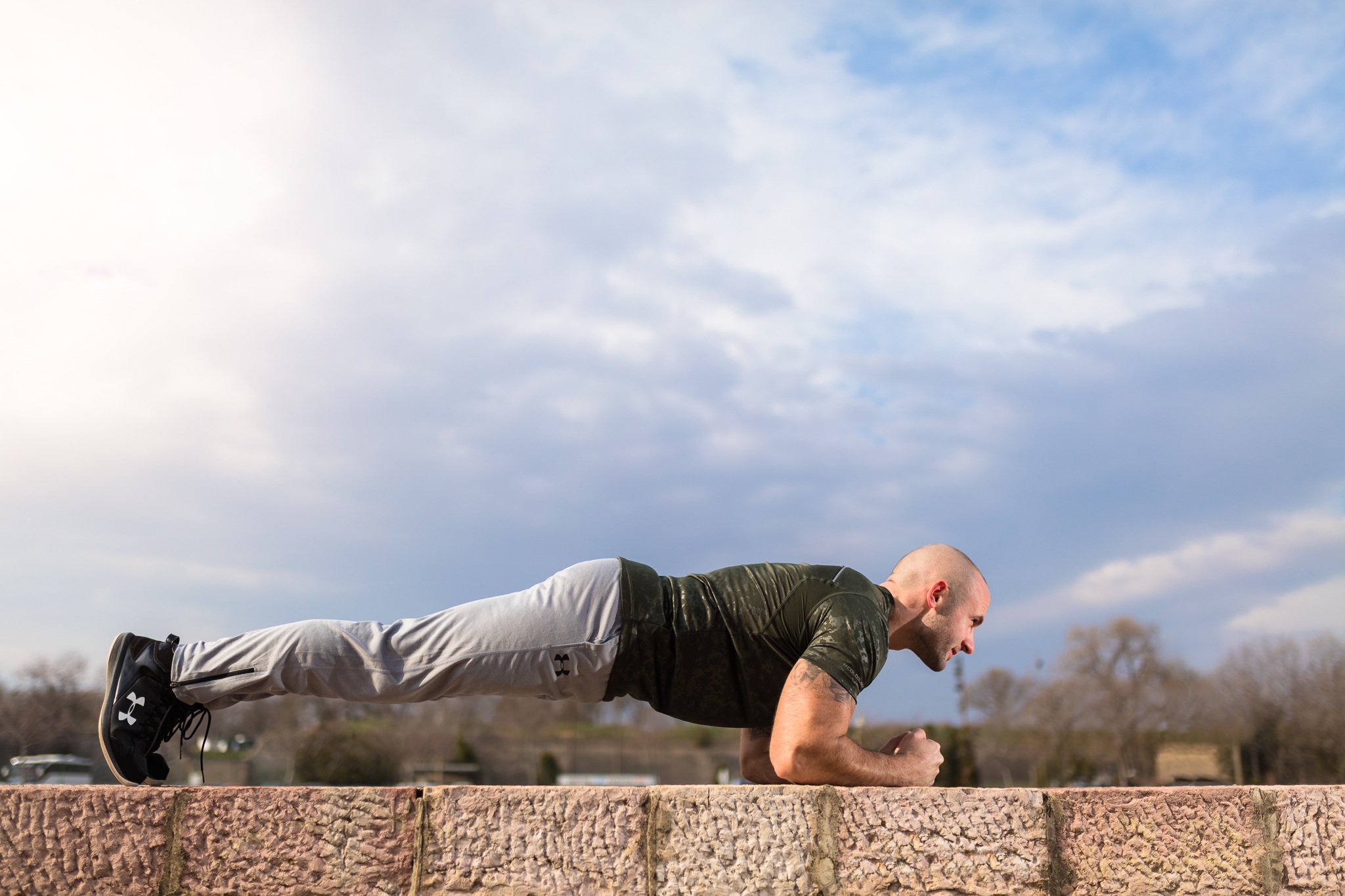 Burn belly fat - man planking